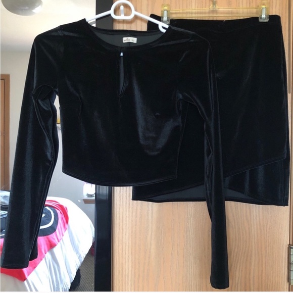 Hollister Velvet Crop Top and Mini Skirt Set - Picture 4 of 8